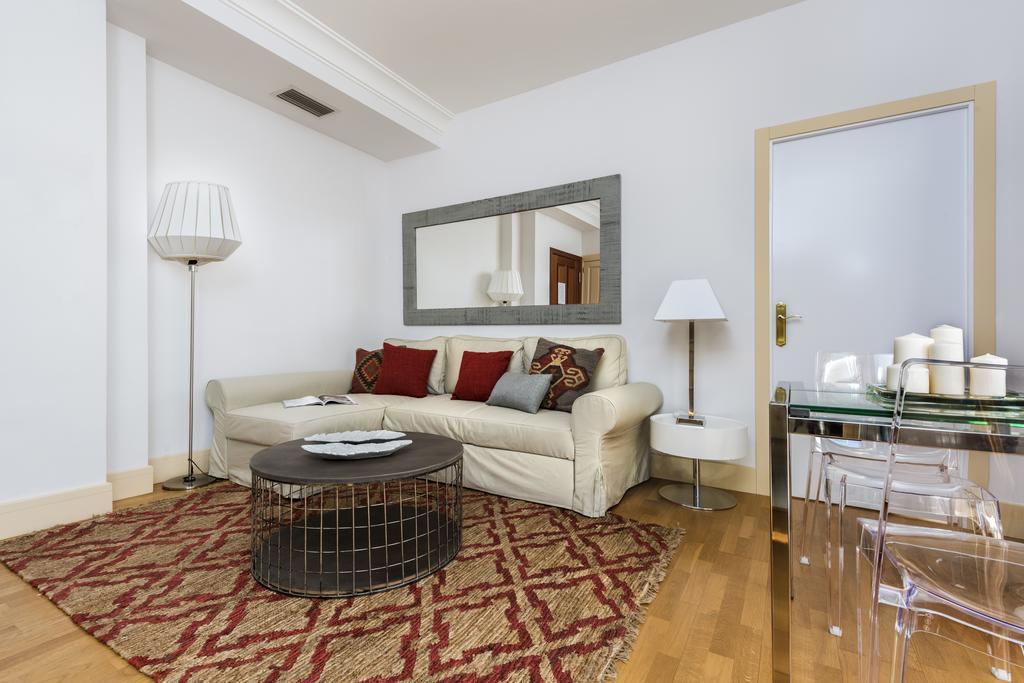 Genteel Home Vinuesa Севиля Екстериор снимка